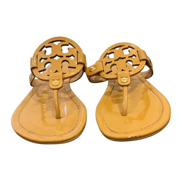 SZ 8.5 Tory Burch Miller Patent Logo Embellished Sandals Flip Flops in Tan - Picture 1 of 8
